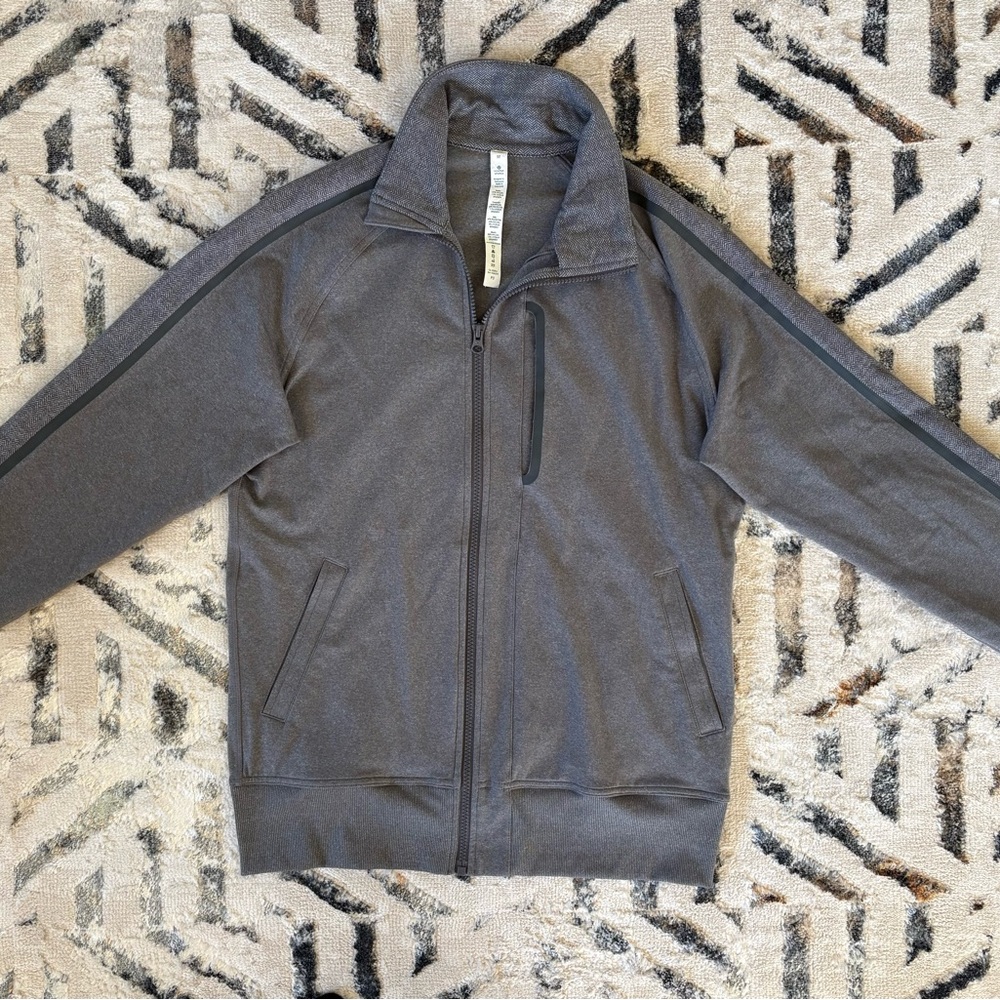 Lululemon Men’s Gray Mock Neck Full Zip Sweater Lightweight Athletic Size M EUC
